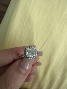 14kt 2.66 Carat White Gold Diamond Engagement Ring - White